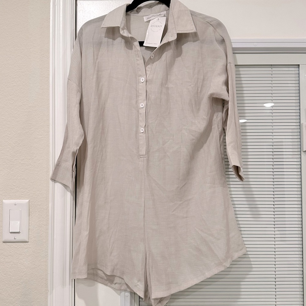Beige/tan Morning view button up Romper” half a sleeve-
size S
